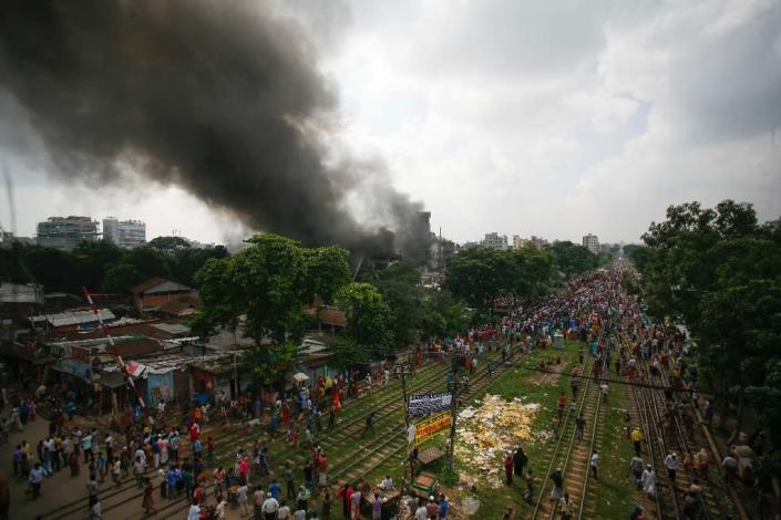 Smoke and flames billow from a burning garment factory in Tongi, the key Bangladeshi garment manufacturing hub of Gazipur, on the outskirts of Dhaka, on September 10, 2016 (AFP Photo/Salahuddin Ahmed Shamim)