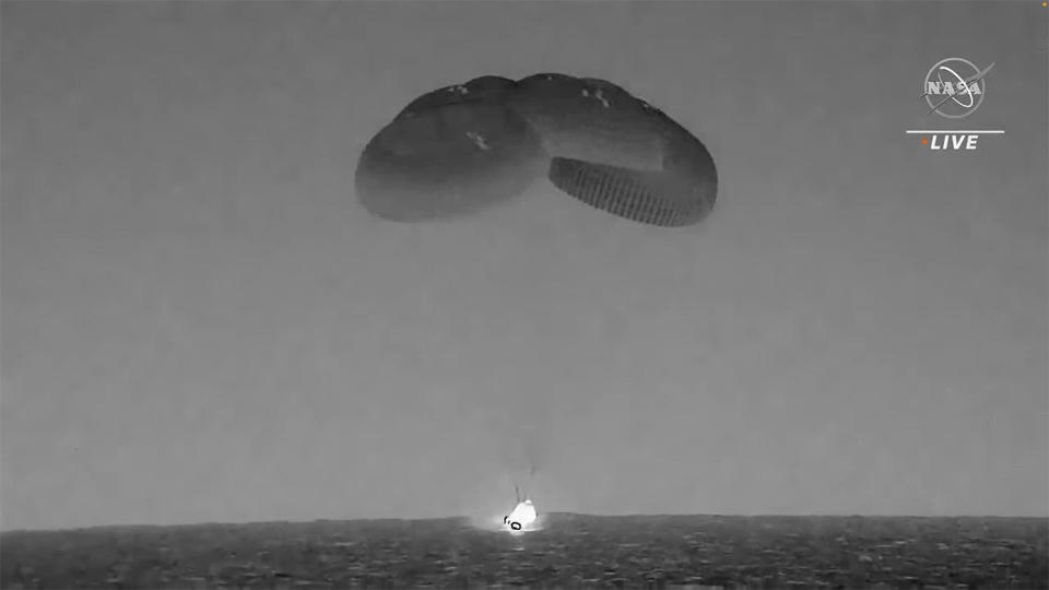 An infrared camera shows the moment the Crew Dragon splashed down under its four main parachutes. / Credit: NASA