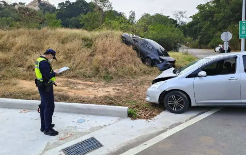 ▲何潤東千萬瑪莎拉蒂在金門被後方車追撞。（圖／翻攝畫面）