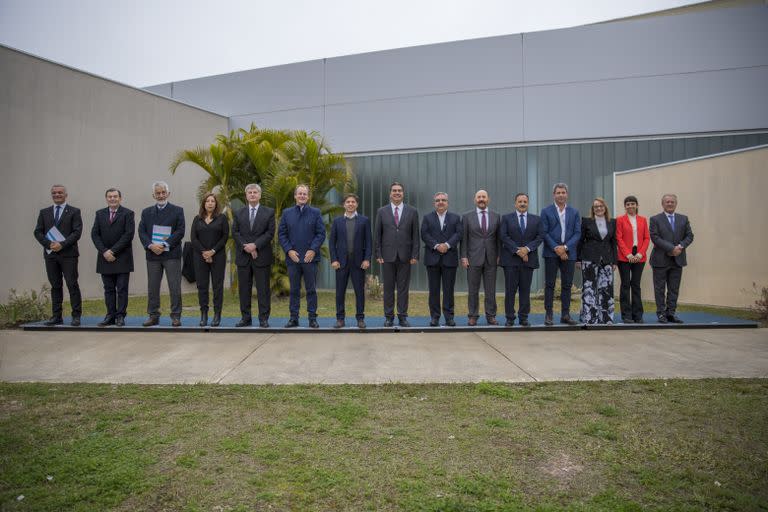 Foto de familia de la "liga de gobernadores" que hoy tuvo su reunión constitutiva en Chaco