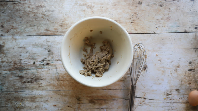 Bowl of beaten butte rand sugar