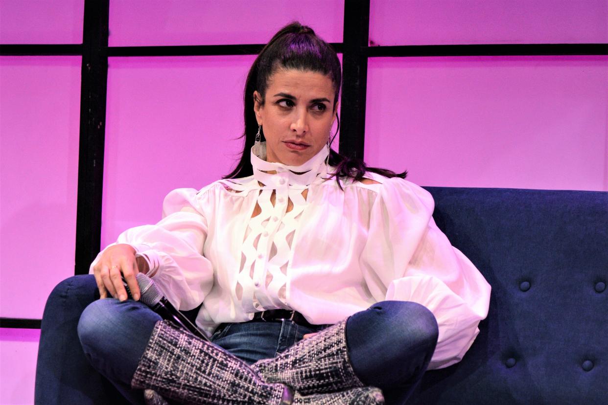 MEXICO CITY, MEXICO - NOVEMBER 28: Veronica Toussaint performs during the talk show 'Placer' at Teatro Milan on November 28, 2020 in Mexico City, Mexico. (Photo by Medios y Media/Getty Images)