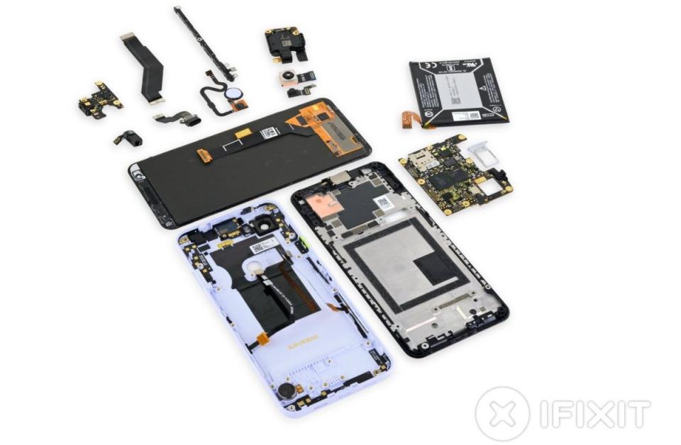 Now that Google has come back to the midrange phone market, the folks atiFixit have peered inside the Pixel 3a and Pixel 3a XL to see what you do (ordon't) get for your money