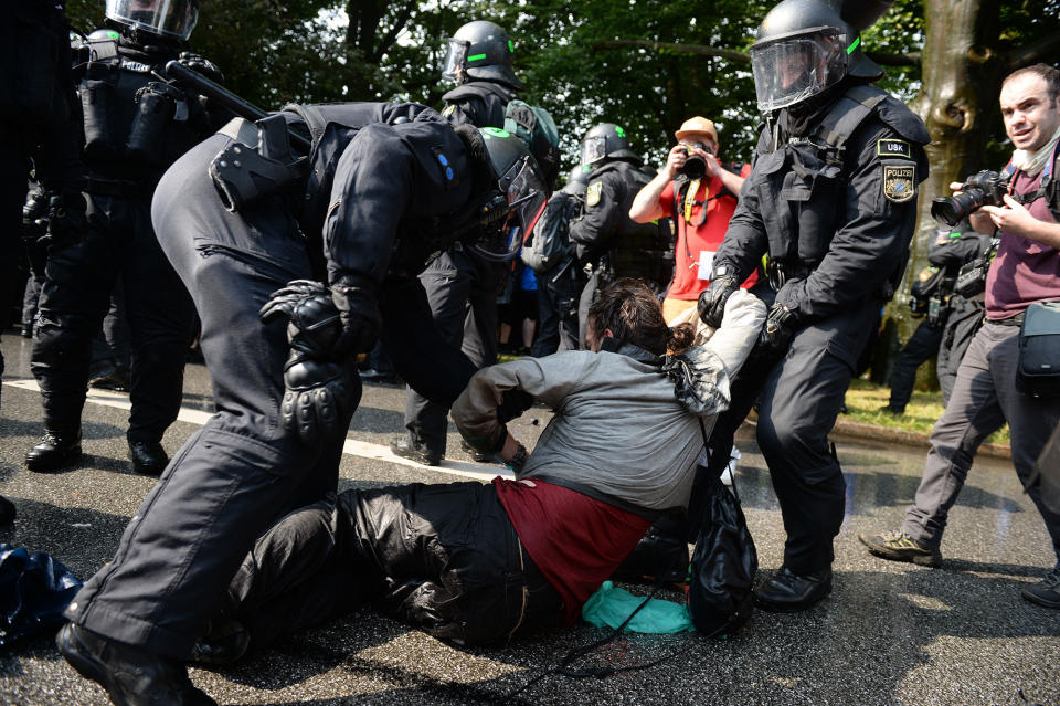 <p>Police remove demonstrators from a street during protests against the G-20 summit in Hamburg, Germany, Friday, July 7, 2017. (Photo: Daniel Reinhardt/dpa via AP) </p>