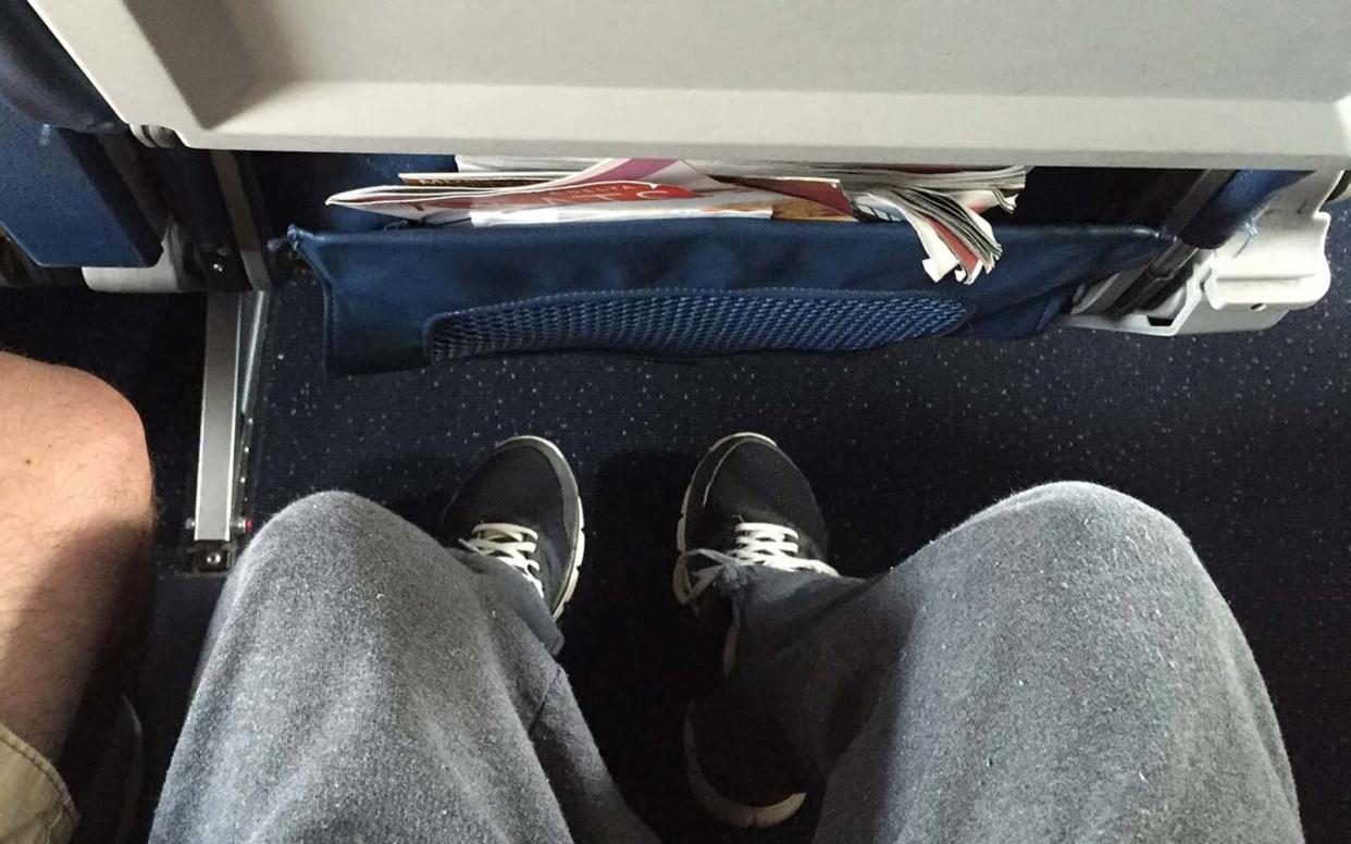 legroom under airplane seat flight room space