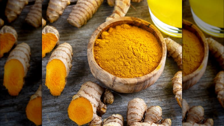 Turmeric root and curry powder