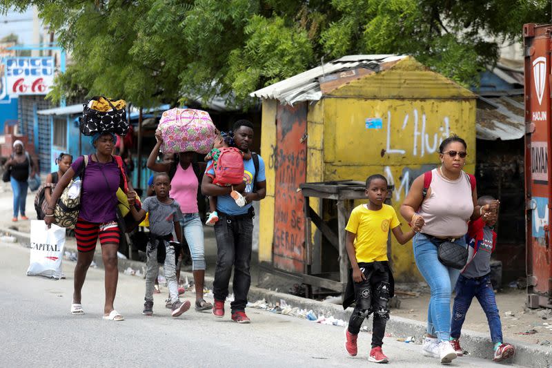 Residents flee their homes after gun-battles between rival gangs in Port au Prince