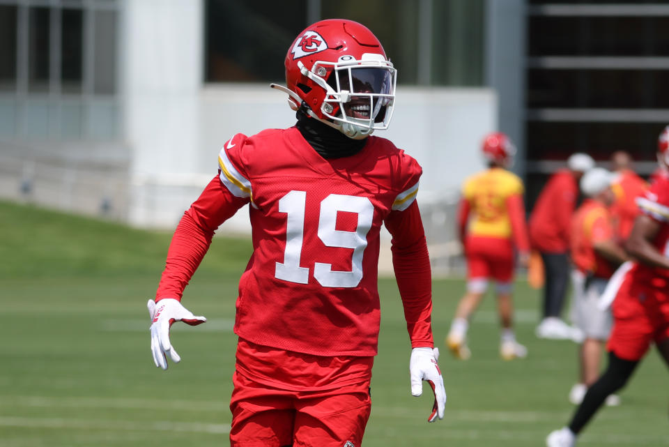 KANSAS CITY, MO - MAY 24: Kansas City Chiefs wide receiver Kadarius Toney (19) during OTA's on May 24, 2023 at the Chief's Training Facility in Kansas City, MO. (Photo by Scott Winters/Icon Sportswire via Getty Images)