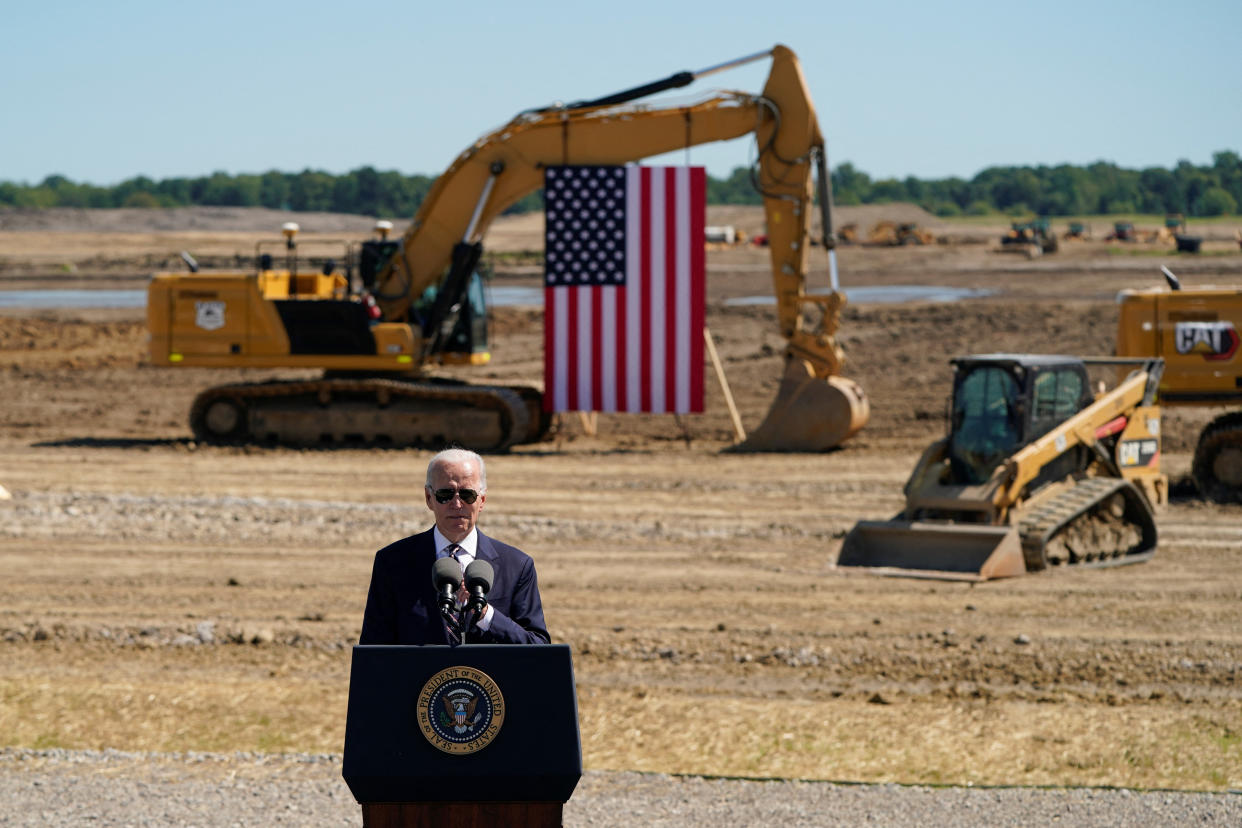 U.S. President Joe Biden speaks on rebuilding American manufacturing through the CHIPS and Science Act at the groundbreaking of the new Intel semiconductor manufacturing facility in New Albany, Ohio, U.S., September 9, 2022. REUTERS/Joshua Roberts