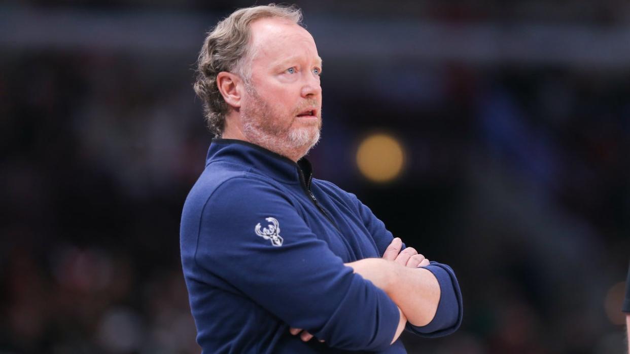 <div>CHICAGO, IL - DECEMBER 28: Milwaukee Bucks Head Coach Mike Budenholzer looks on during an NBA game between the Milwaukee Bucks and the Chicago Bulls on December 28, 2022, at the United Center in Chicago, IL.</div> <strong>(Photo by Melissa Tamez/Icon Sportswire via Getty Images)</strong>