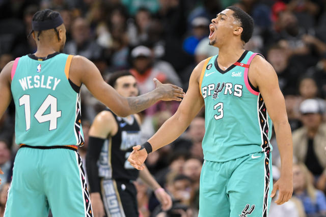 Vancouver Grizzlies 25th Anniversary Throwback Jerseys - Media Day