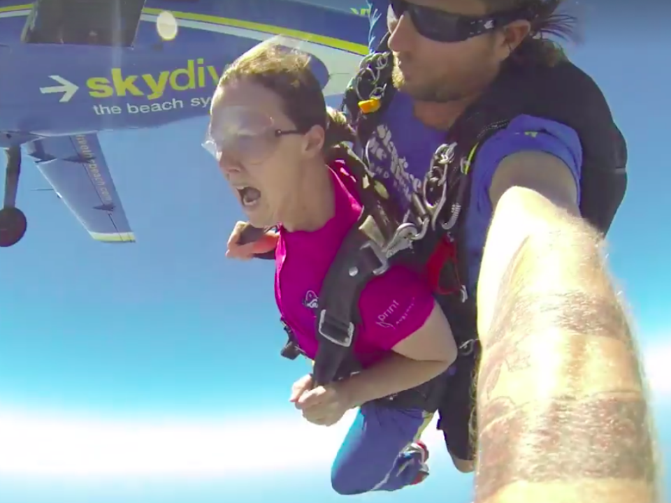 Connie skydiving after her final diagnosis. Source: Facebook/Love Your Sister