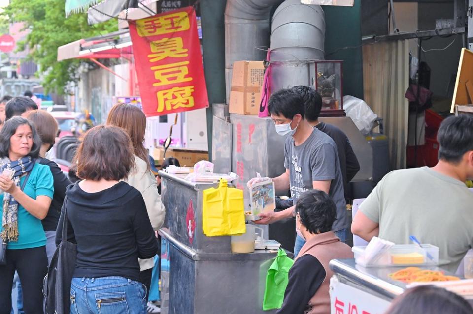 台中｜一中街手工臭豆腐