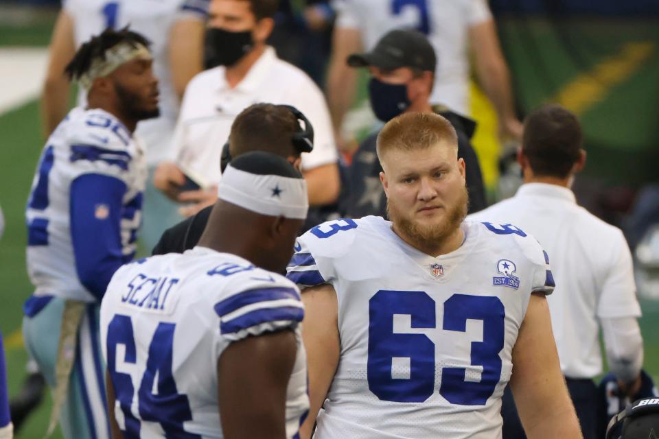 Dallas Cowboys center Tyler Biadasz (63), an Amherst native and former University of Wisconsin standout, on the sideline during a game in 2021.