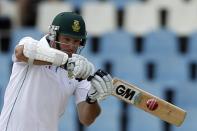 South Africa's captain Graeme Smith plays a shot during the second day of their cricket test match against Australia in Centurion February 13, 2014. REUTERS/Siphiwe Sibeko (SOUTH AFRICA - Tags: SPORT CRICKET)