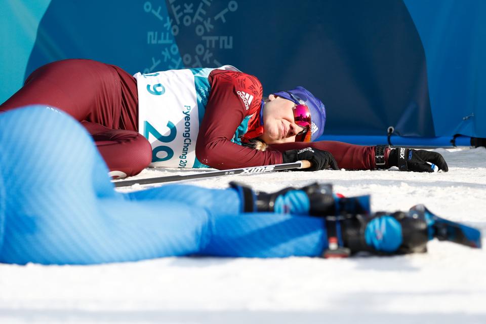 <p>Italy’s Elisa Brocard (front) and Russia’s Anna Nechaevskaya collapse after crossing the finish line in the women’s 10km freestyle cross-country competition at the Alpensia cross country ski centre during the Pyeongchang 2018 Winter Olympic Games on February 15, 2018 in Pyeongchang. / AFP PHOTO / Odd ANDERSEN </p>