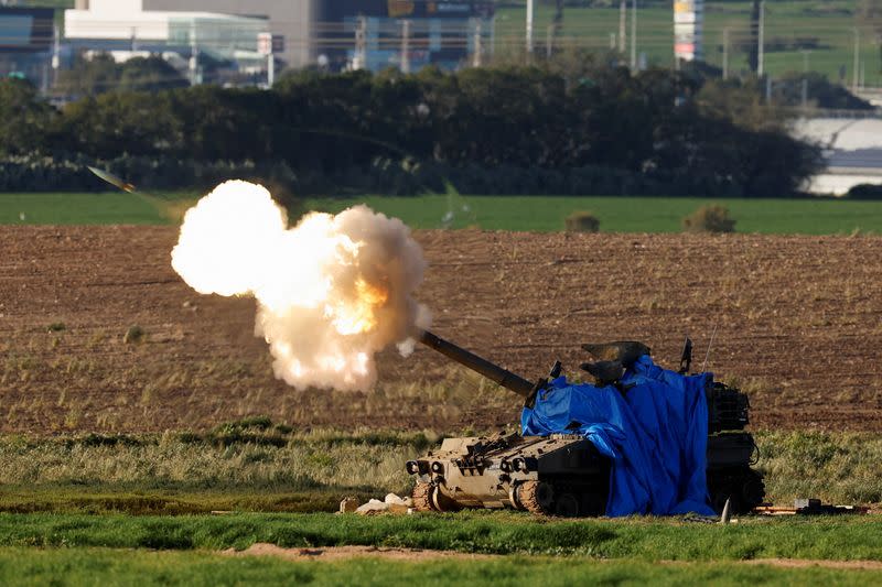 Israeli mobile artillery unit fires towards Gaza