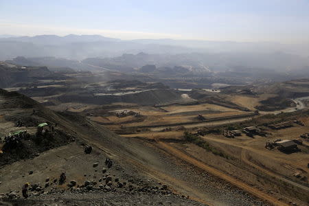 Landscape of a jade mine dump at a Hpakant jade mine in Kachin state, Myanmar November 25, 2015. REUTERS/Soe Zeya Tun