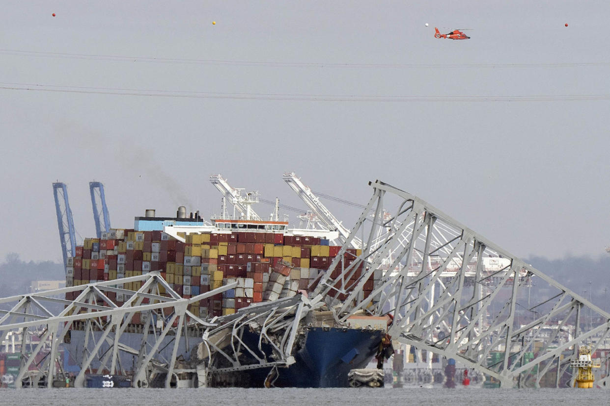 Francis Scott Key Bridge collapse (Mark Schiefelbein / AP)