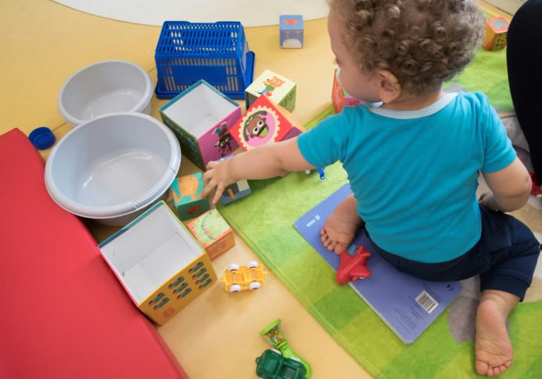 Un enfant joue dans une crèche à Paris, le 12 octobre 2018 (Thomas SAMSON)