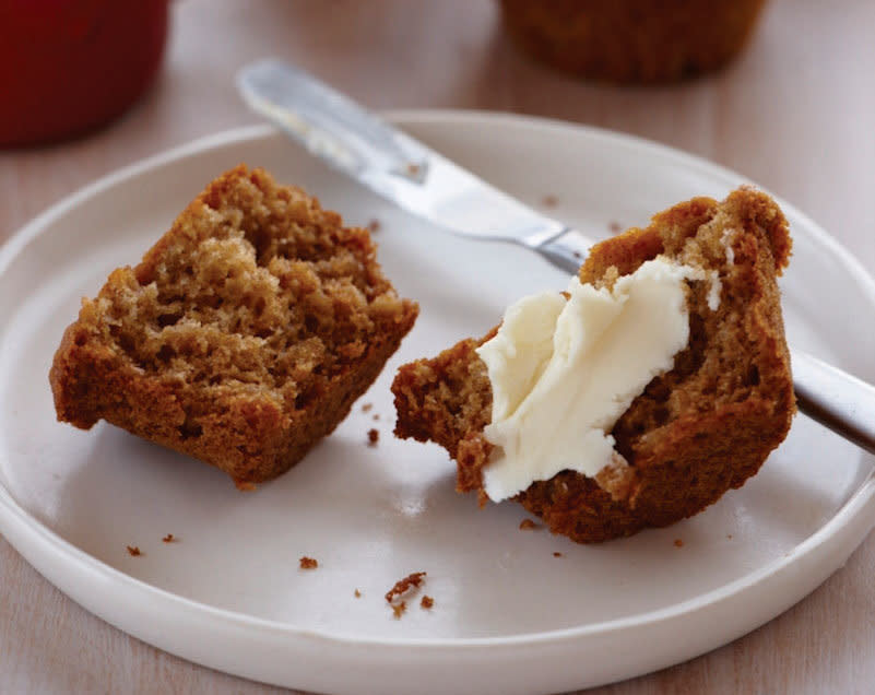 <strong>Get the <a href="http://www.huffingtonpost.com/2011/10/27/white-house-honey-oat-muf_n_1058795.html" target="_blank">White House Honey-Oat Muffins recipe</a></strong>