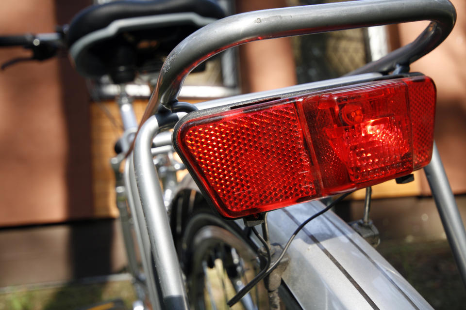 Fahrrad-Lichter sind für die Sicherheit im Straßenverkehr wichtig (Bild: Getty Images)