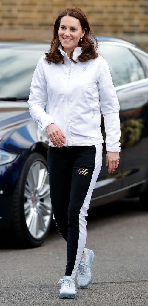 Kate Middleton trug einen monochromen Jogginganzug, um die Bond Grundschule zu besuchen