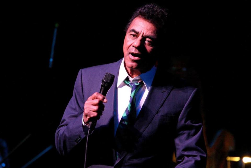 Johnny Mathis performs with the Fort Worth Symphony Orchestra in 2020.