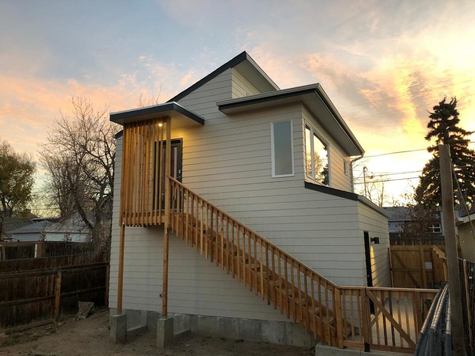 an Airbnb listing called Modern Carriage House Loft in Popular Platt Park in Denver, Colorado