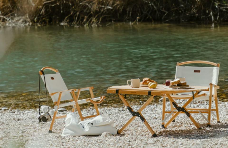 Un salon de jardin pliable pour gagner de la place