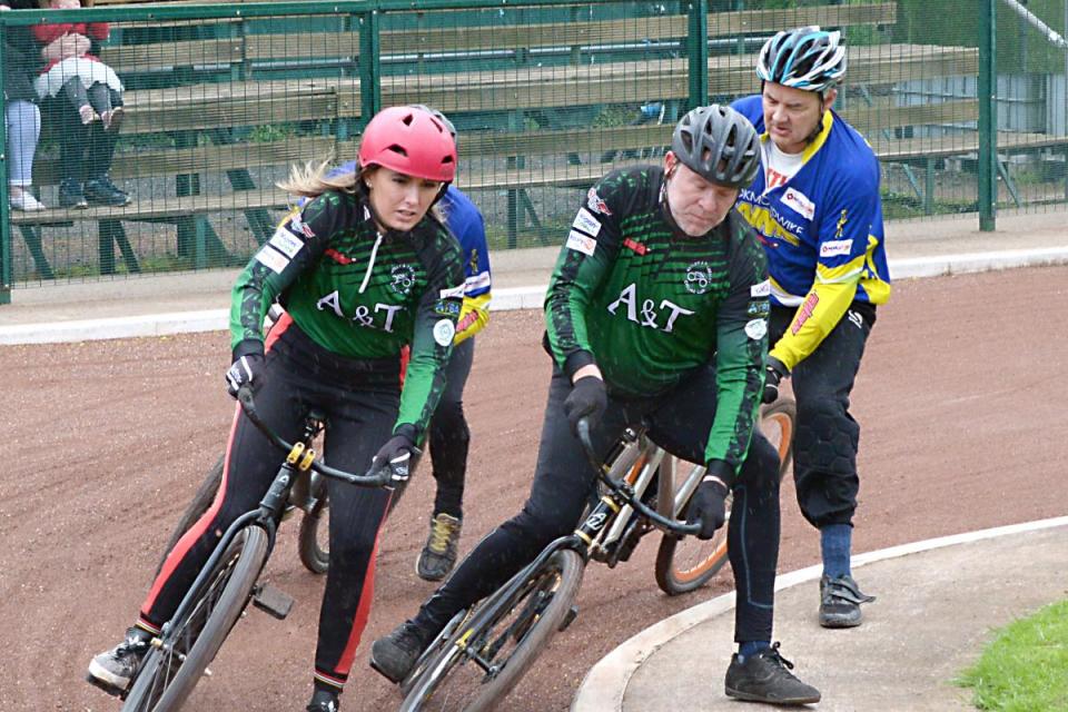 A&T’s Emily Burgess, left, and Steve Harris, lead Heckmondwike’s Pat Beacock <i>(Image: Len Priestley)</i>