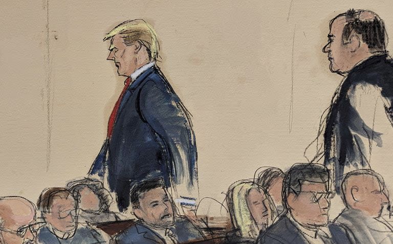 En este boceto de la sala del tribunal, el viernes 26 de enero de 2024, Donald Trump, a la izquierda, es seguido por su abogado interno, Boris Epshteyn, mientras sale de la sala del tribunal federal en Nueva York