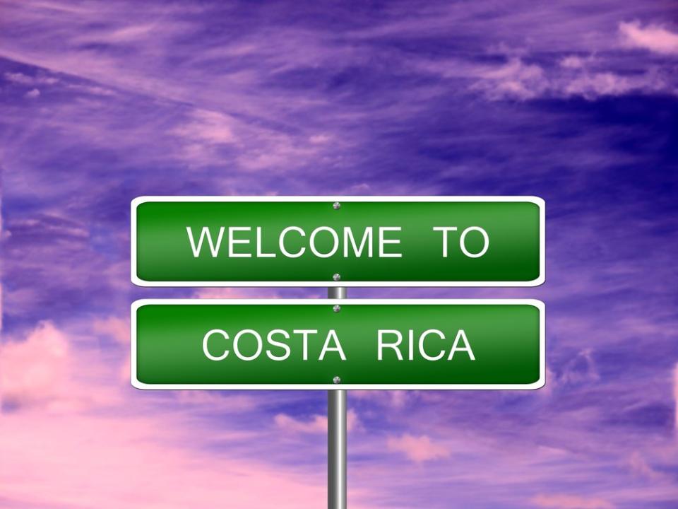 Welcome to Costa Rica sign