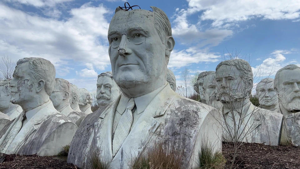 The busts of seven presidents considered by historians to be most significant, including Franklin D. Roosevelt (center), George Washington, Abraham Lincoln and Thomas Jefferson, are slightly bigger than the others.  / Credit: CBS News