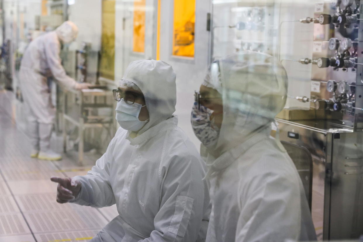 Engineers work in a cleanroom at the Taiwan Semiconductor Research Institute in Hsinchu, Taiwan, February 10, 2022. Picture taken February 10, 2022. Picture taken February 10, 2022. REUTERS/Ann Wang