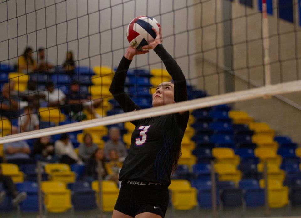 Americas Lexee Salas sets up the ball for her teamates against Eastwood on Oct. 10, 2023 at Eastwood.