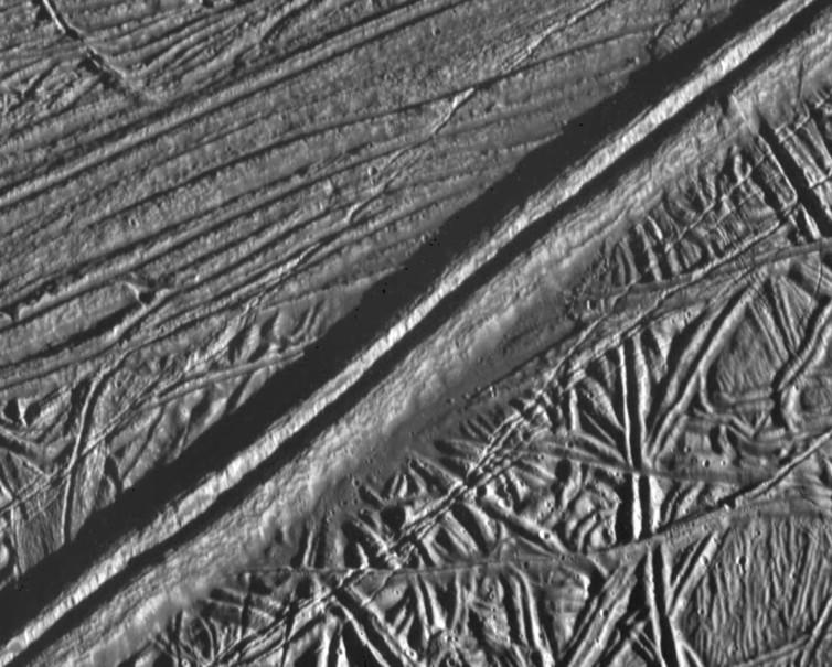 <span class="caption">A 17km wide Galileo image of ‘ball of string’ terrain on Europa, where multiple generations of cracks in the ice shell have opened and closed.</span> <span class="attribution"><span class="source">NASA/JPL/ASU</span></span>