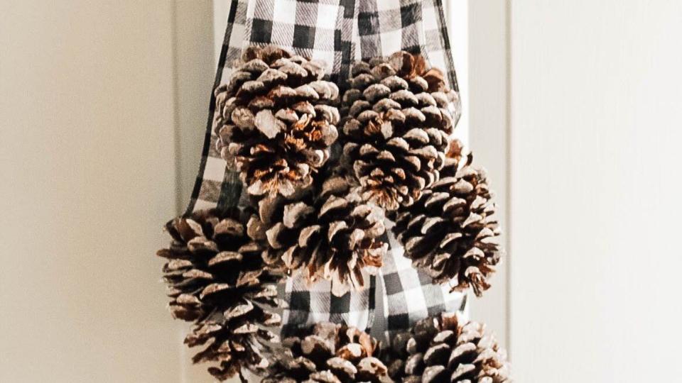 diy christmas door decorations pine cone swag