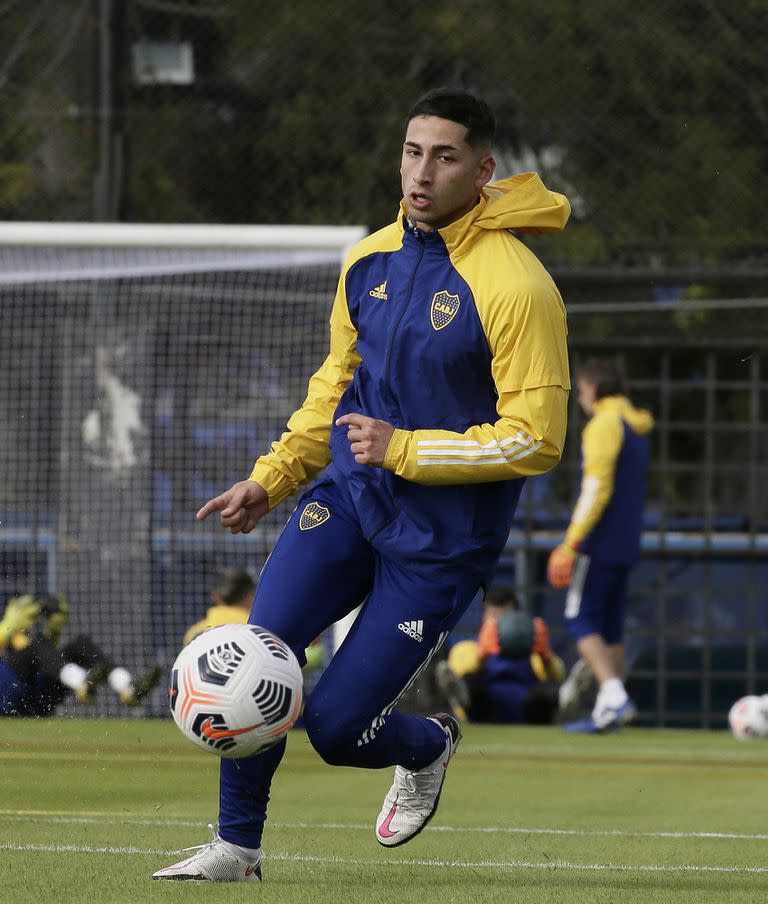 Alan Varela, uno de los futbolistas que podrían recuperar la titularidad en Boca
