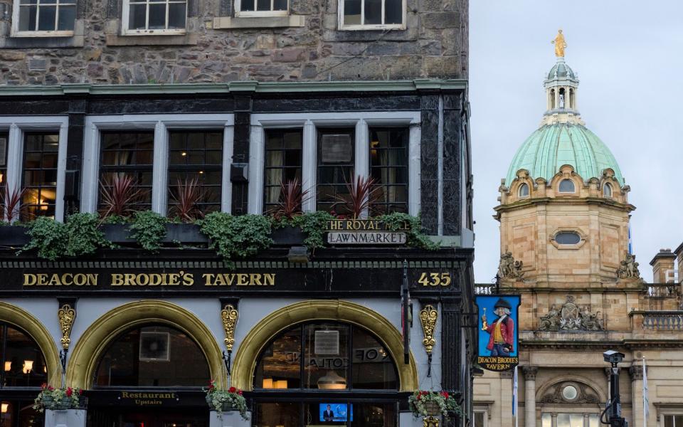 Deacon Brodie's Tavern, Edinburgh - Clearview / Alamy Stock Photo