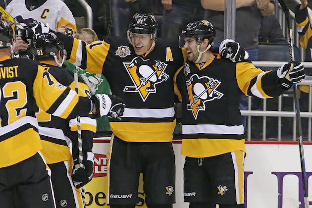 Pittsburgh Penguins' Evgeni Malkin (71) celebrates his third goal of the second period during an NHL hockey game against the Washington Capitals in Pittsburgh, Monday, Jan. 16, 2017. (AP Photo/Gene J. Puskar)