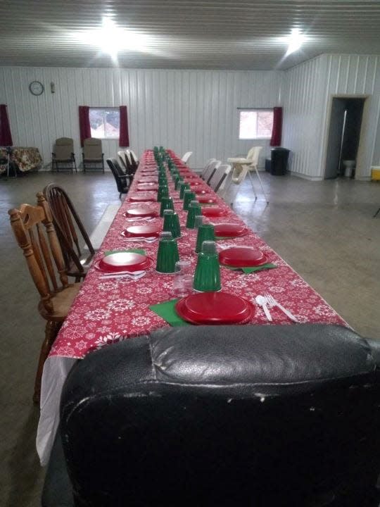Lovina’s Christmas table set for 42.