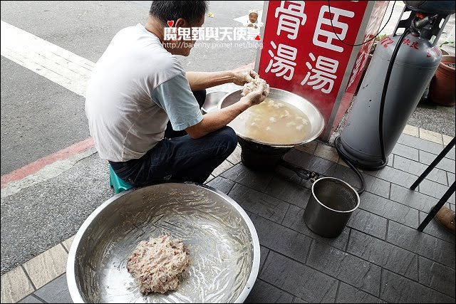 《小姑食記》捷運板南線/龍山寺站美食~萬華火車站附近 阿萬油飯四神湯