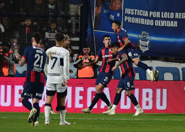 San Lorenzo jugó su mejor partido del torneo y por fin se desahogó en La Plata