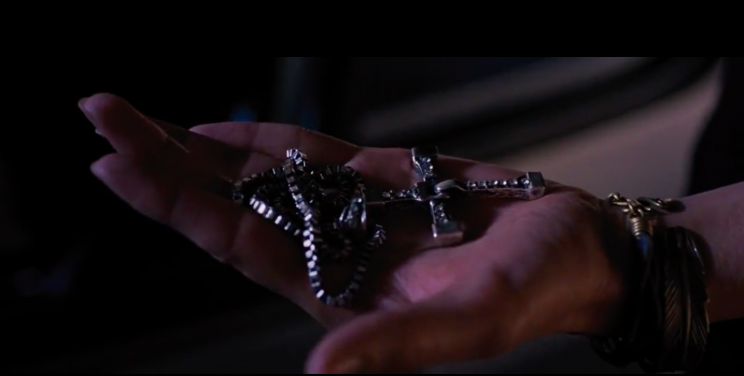 The necklace in Letty’s hand in <em>Fast & Furious 6.</em> (Photo: Universal/YouTube)