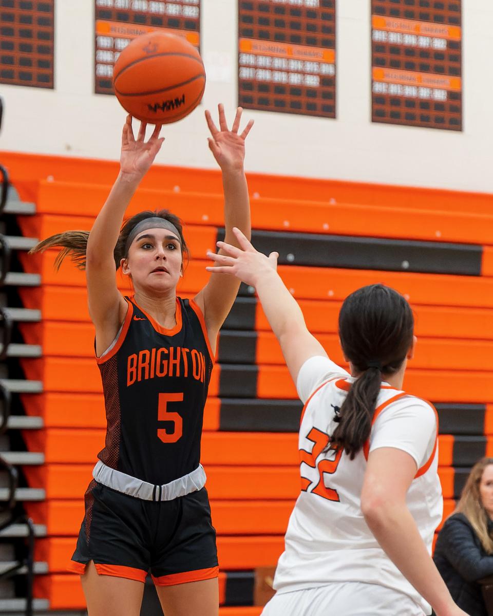 Brighton's Olivia Lutz (5) shoots over Northville's Nikki Grech during the Bulldogs' 43-41 victory on Friday, Jan. 13, 2023.