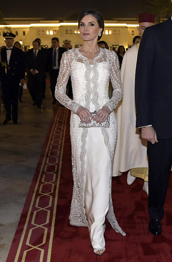 El look de gala de la reina Letizia inspira las novias de entretiempo