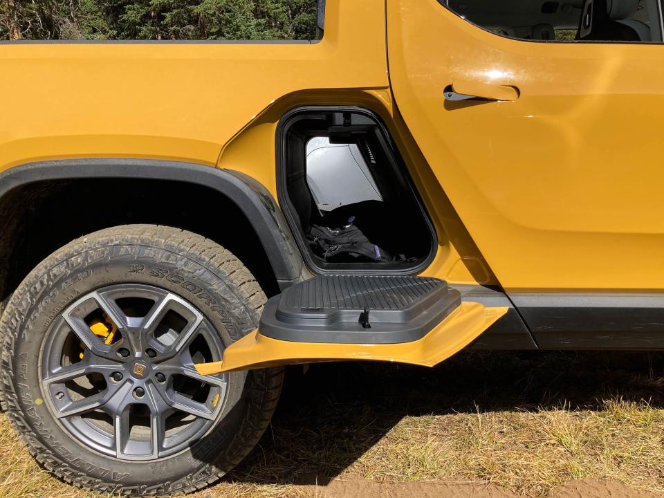 [EMBARGO 9/28 DNP] Rivian R1T