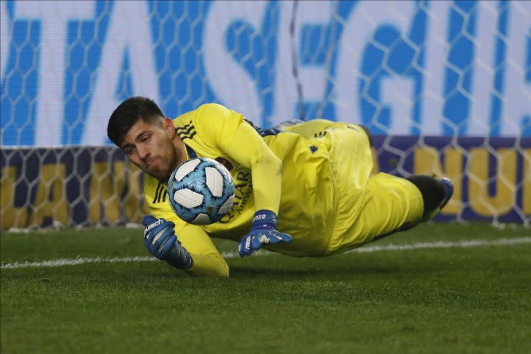 Agustín Rossi atraviesa un buen momento en Boca, luego de la partida de Andrada; ahora, a la selección (Agustin Marcarian/Pool via AP)