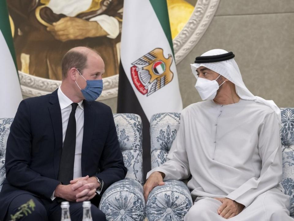 Prinz William im Gespräch mit dem neuen Präsidenten der Vereinigten Arabischen Emirate. (Bild: getty/Anadolu Agency / Anadolu Agency via Getty Images)